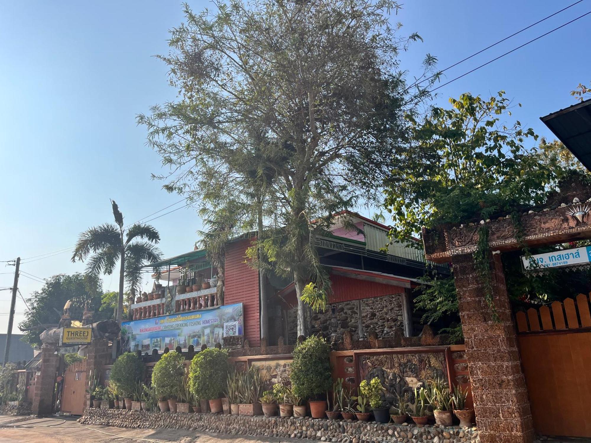 Three J Guesthouse Kamphaeng Phet Ngoại thất bức ảnh