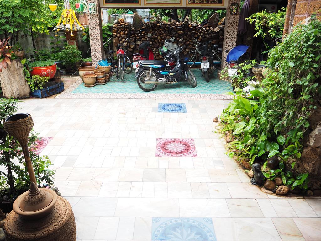 Three J Guesthouse Kamphaeng Phet Ngoại thất bức ảnh