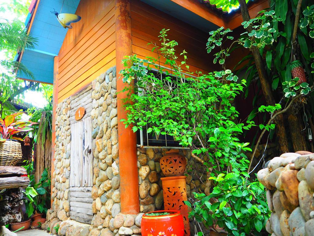 Three J Guesthouse Kamphaeng Phet Ngoại thất bức ảnh