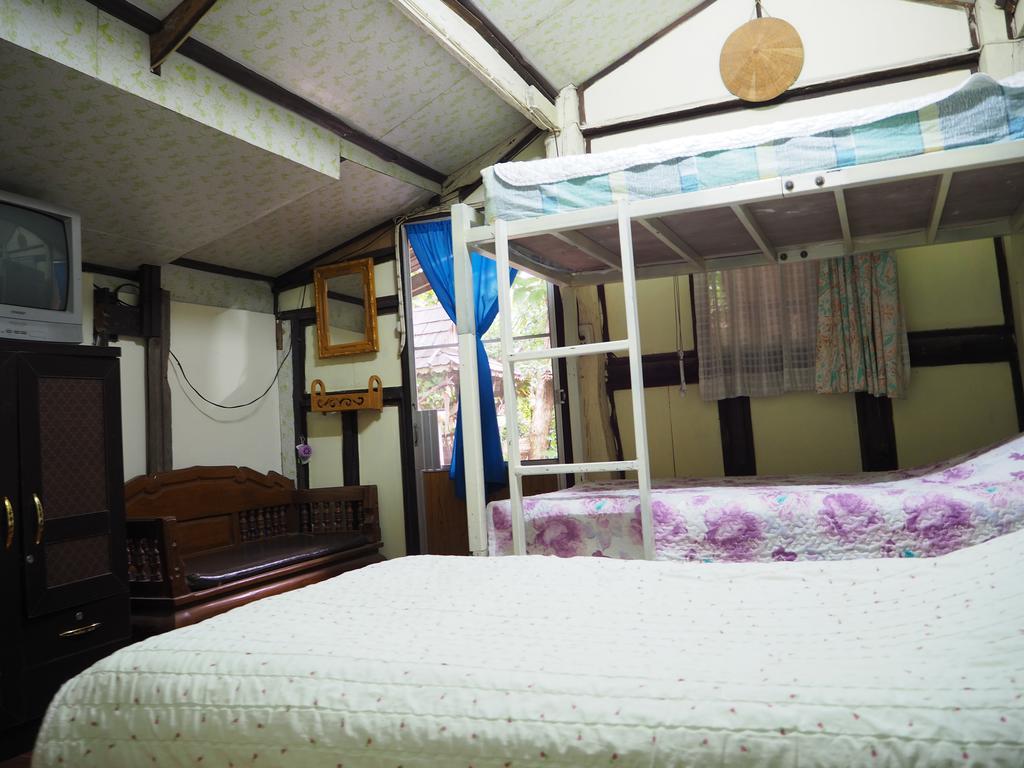 Three J Guesthouse Kamphaeng Phet Ngoại thất bức ảnh