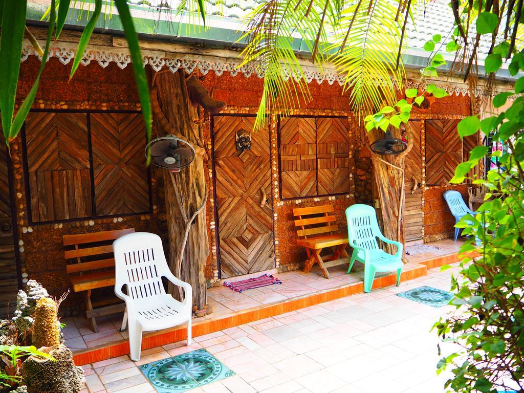 Three J Guesthouse Kamphaeng Phet Ngoại thất bức ảnh